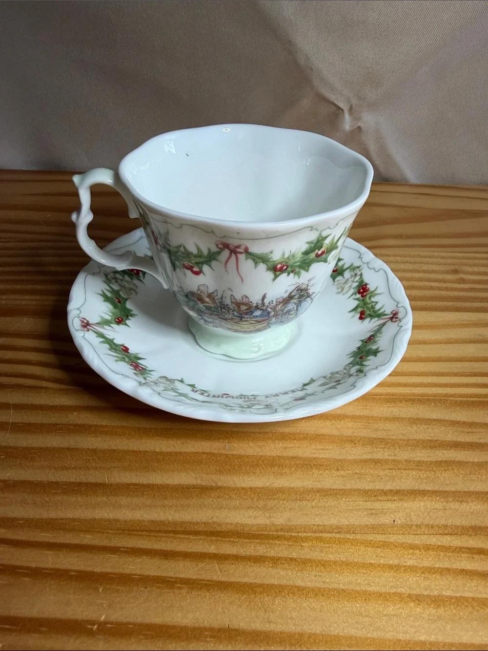 Royal Doulton Brambly Hedge Merry Midwinter Teacup Saucer Set 1st Quality 1994